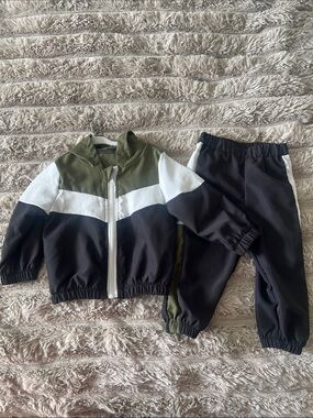 SHEIN Olive, Black & White Colorblock Kids Track Jacket and Joggers